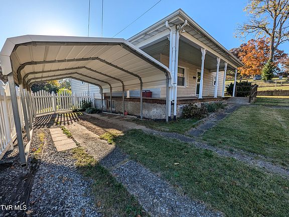 4th image of 709 W Hillcrest Dr