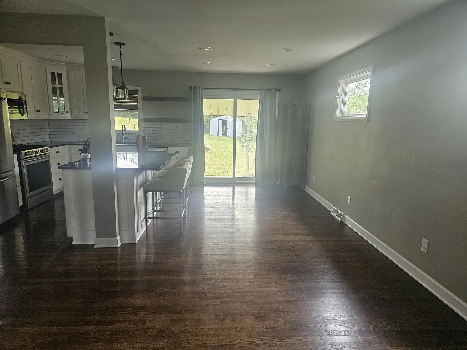 3 bed, 1.5 bath, 1074 sqft, $1,900 — Photo 4