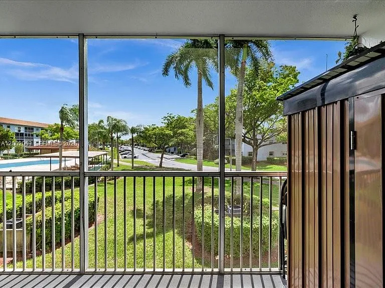 12500 SW 5th Ct #208M — Photo 24