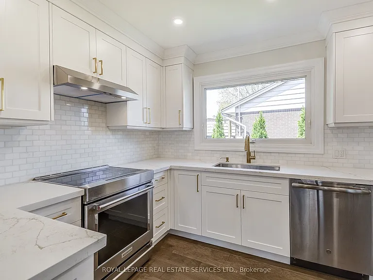 351 Strathcona Dr — Photo 21