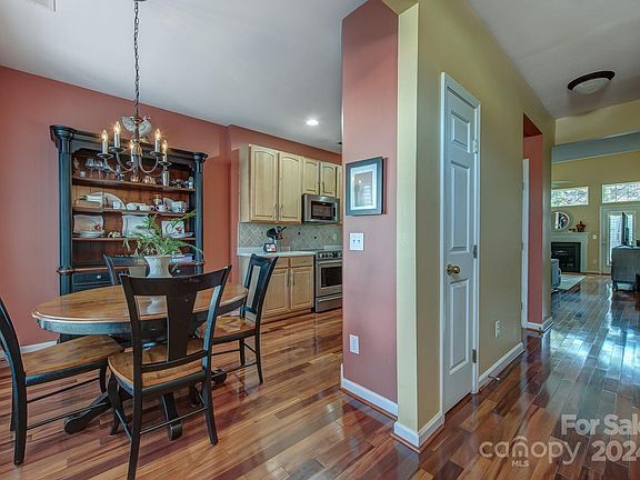 5th image of 1865 Lookout Ln #65