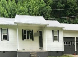 3592 Long Branch Rd, Turkey Creek, KY 41514