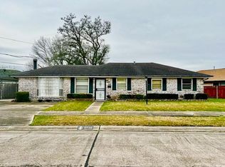 1048 Price Dr, Harvey, LA 70058