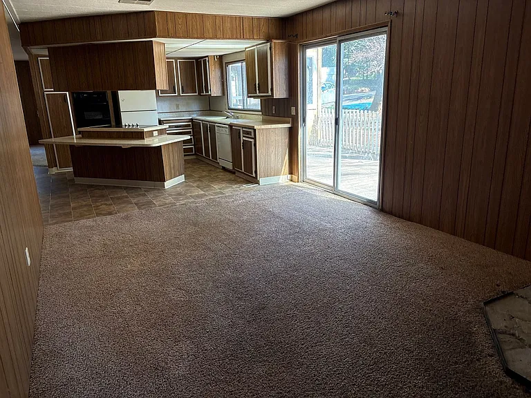 6218 Leicester Dr — Photo 2