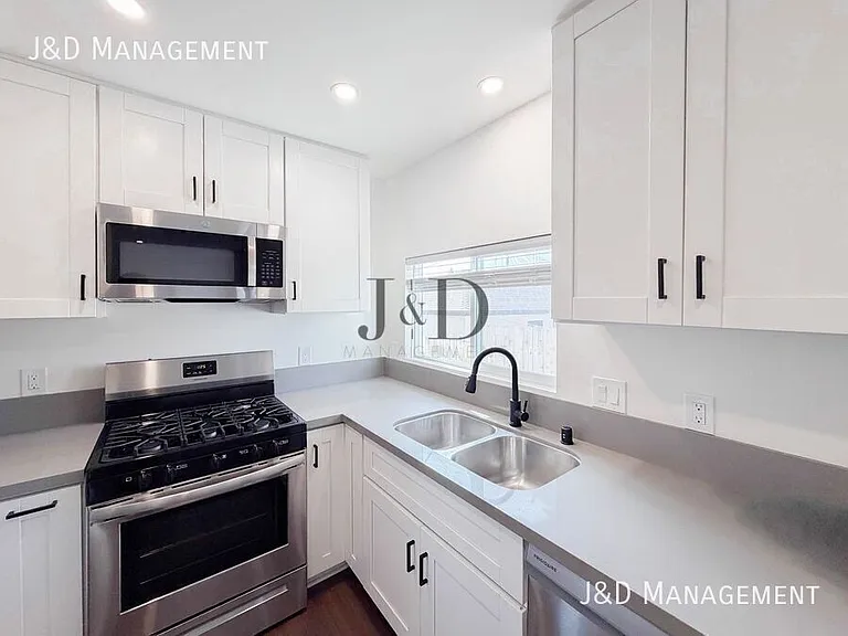 725 E 22nd St — Photo 4