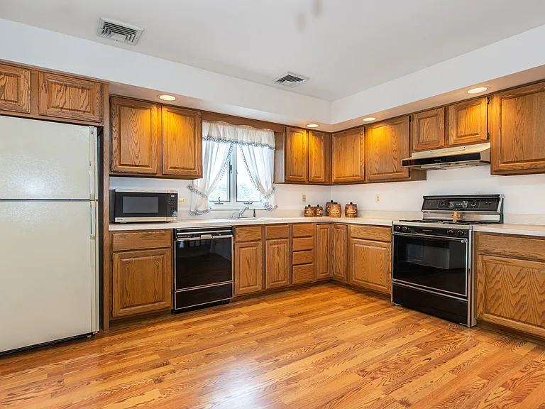 14 Hinchman Ave — Photo 8