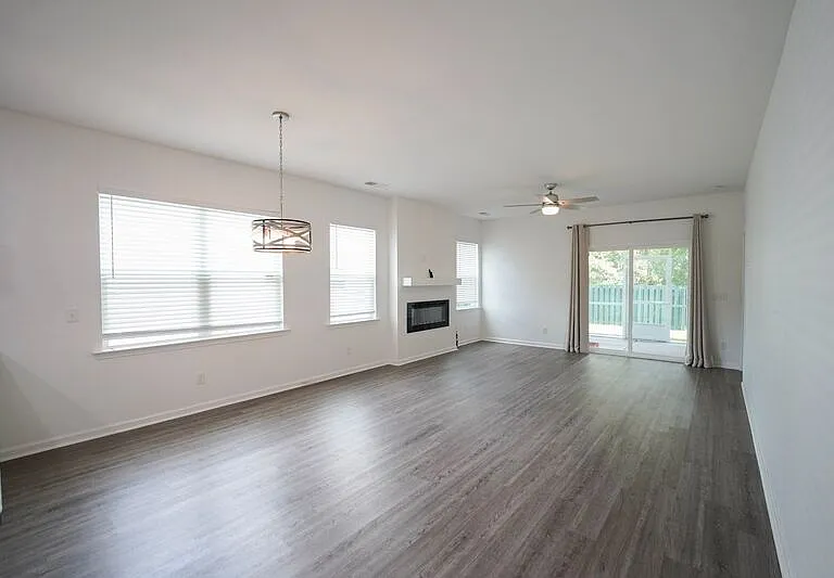 24 Crown Ct — Photo 7
