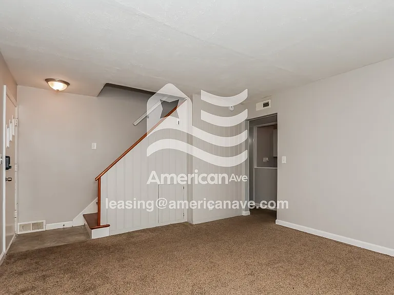 1605413_003_wm_-_living_room_13438765.jpg