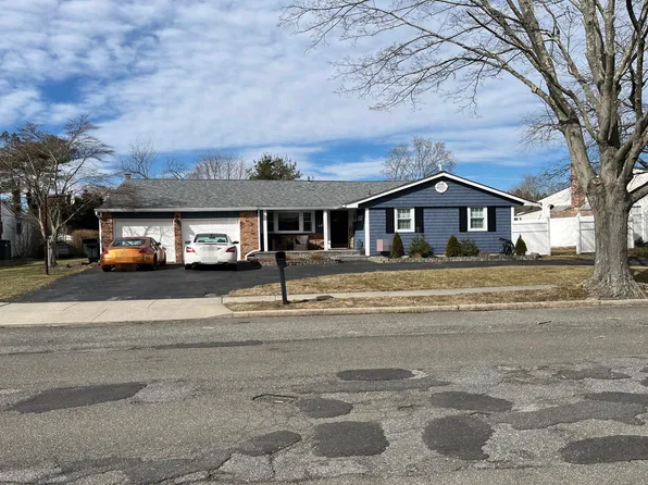 27 Osage Dr, Huntington Station, NY 11746