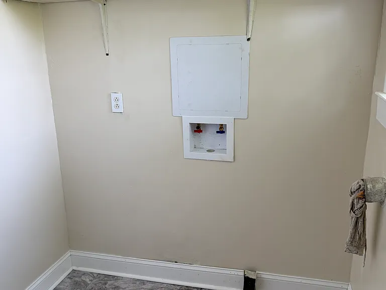 608 Sue Ct — Photo 14