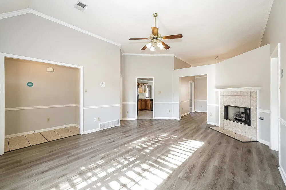 3 bed, 2.0 bath, 2010 sqft, $2,255 — Photo 4