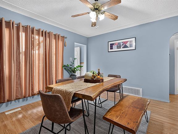 4th image of 11549 82nd St NW