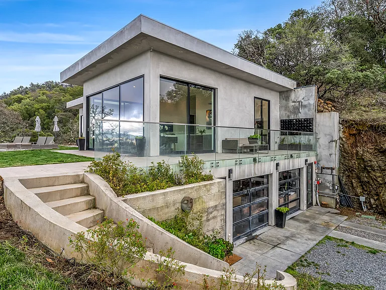 6560 Sonoma Mountain Rd — Photo 14
