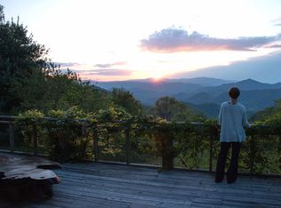 670 Runaway Rdg, Clyde, NC 28721