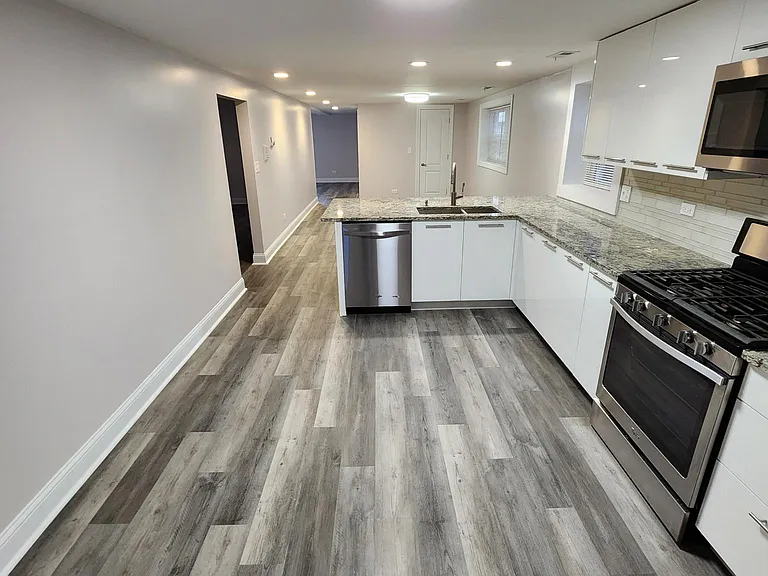 6141 N Richmond St #G — Photo 11