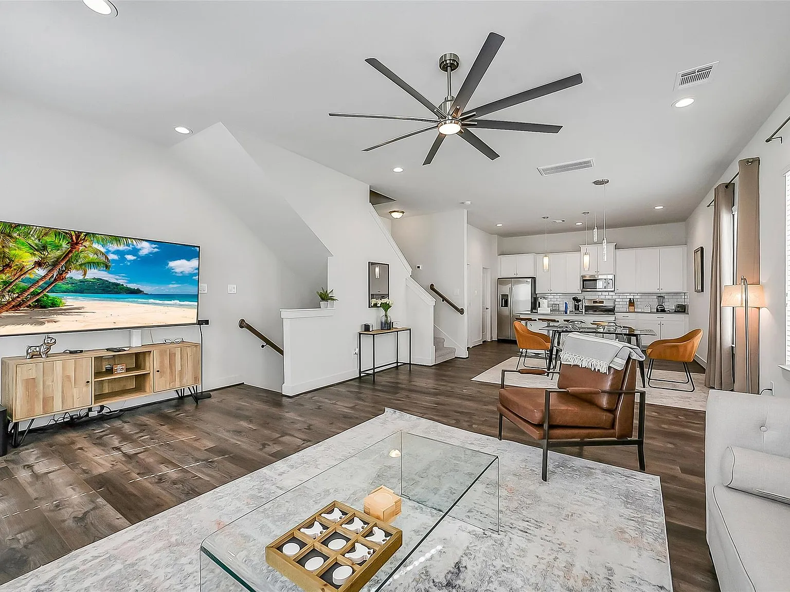 3 bed, 3.5 bath, 1820 sqft, $2,800 — Photo 3