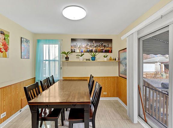 3rd image of 2728 W 89th Pl