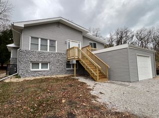 276 N Henry St, Gary, IN 46403