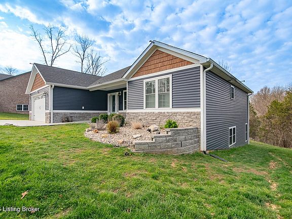 3rd image of 241 Woodview Dr