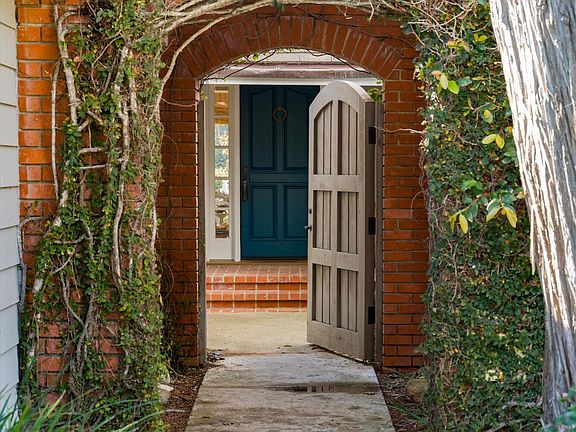 4th image of 5 Rincon Point Ln