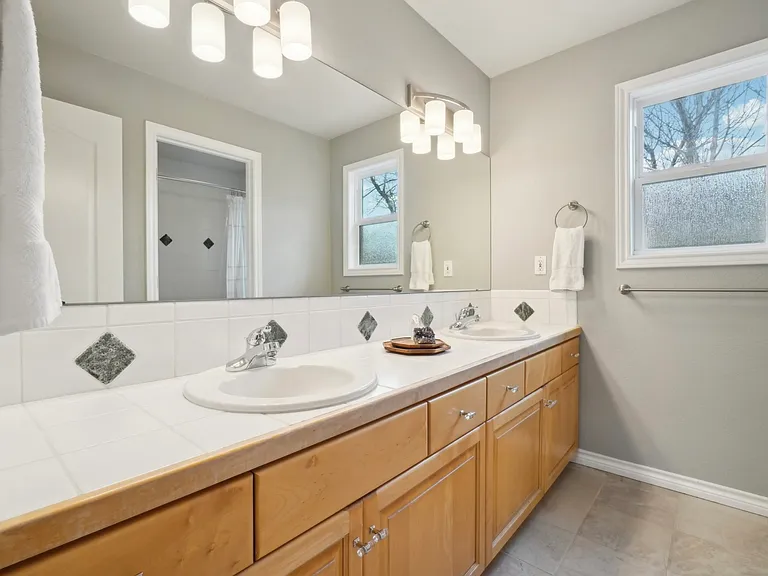 3940 Montclair Ln — Photo 15