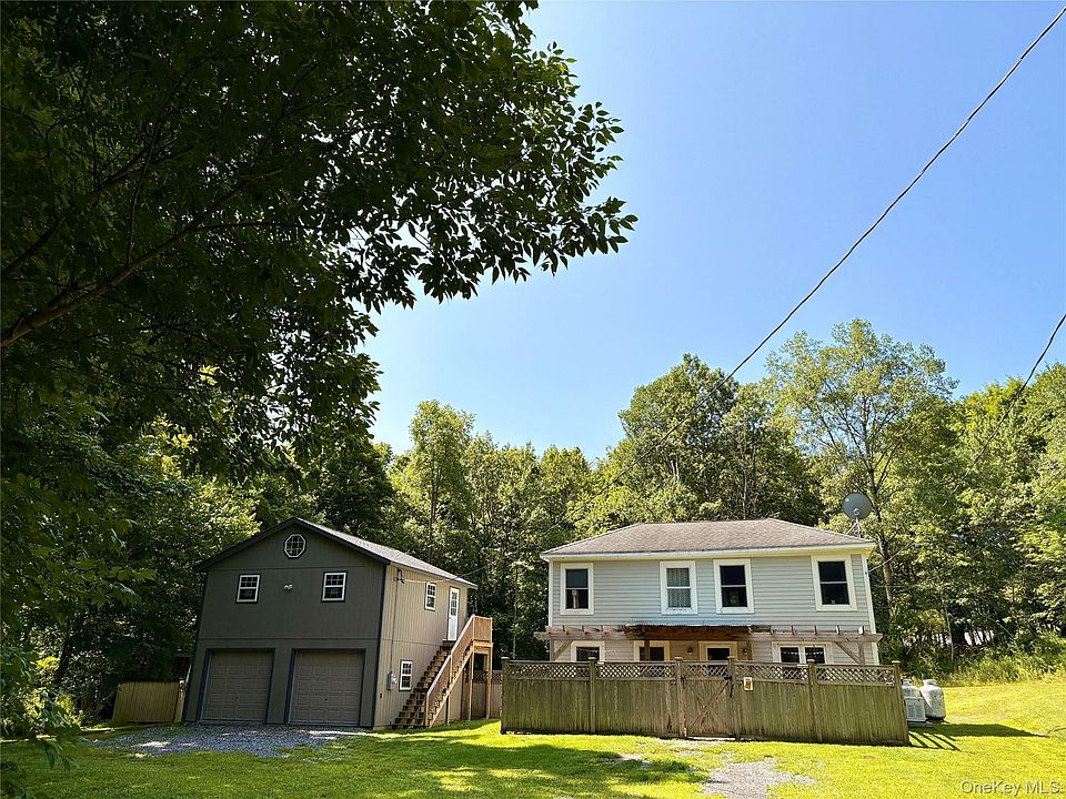 1st image of 155 Pumpkin Hollow Road N