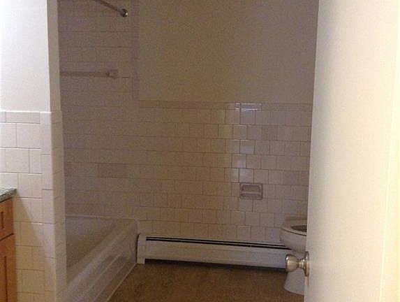 5th image of 15 Douglas Ter APT 408