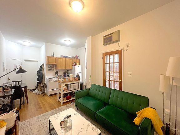 3rd image of 17 Stuyvesant St APT 4