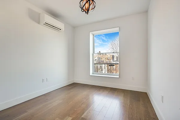 Rented by EXR | media 45