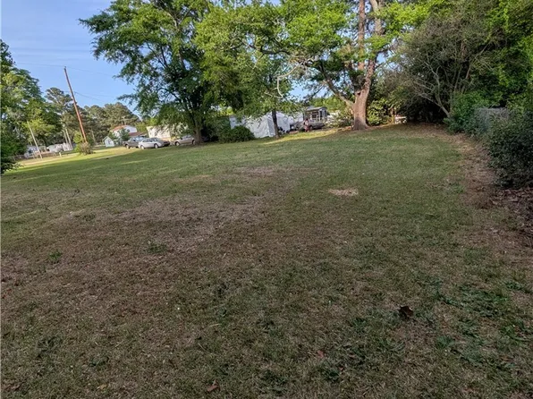 705 Peele St, Laurinburg, NC 28352