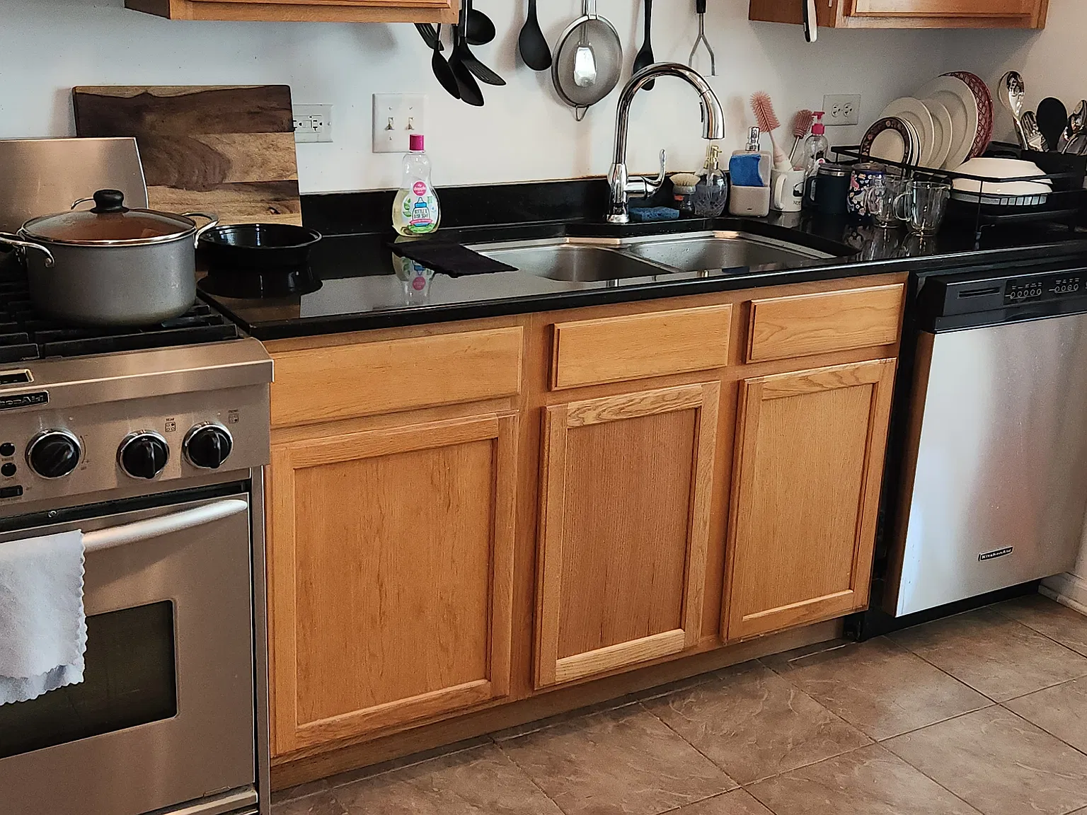 3 bed, 3.5 bath, 2250 sqft, $3,300 — Photo 2