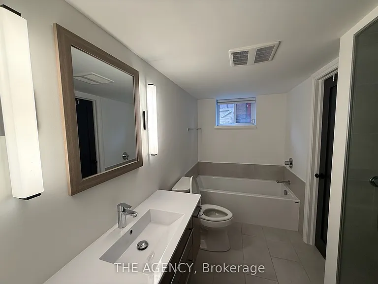 31 Oriole Pkwy — Photo 9
