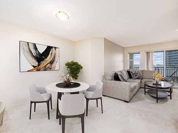 5th image of 4799 Brentwood Dr #408