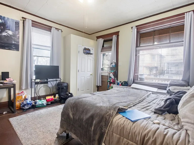 2342 Stratford Ave — Photo 5