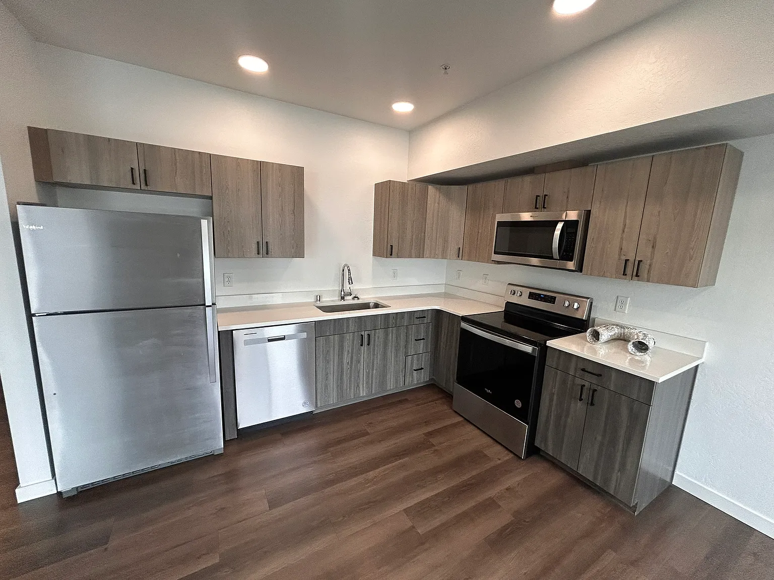 2 bed, 1043 sqft, $1,650 — Photo 4