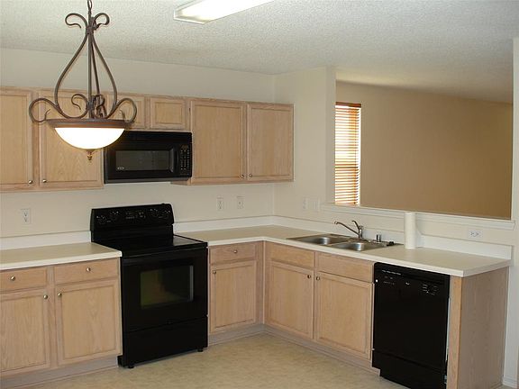 2nd image of 3302 Clydesdale Dr