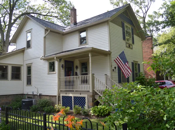 12 Oviatt St, Hudson, OH 44236