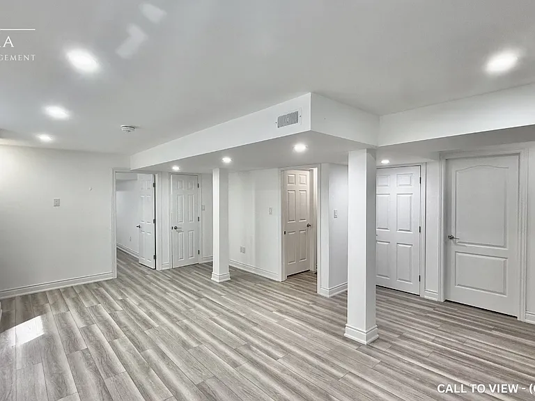 48 Temple West Cres #2 — Photo 3