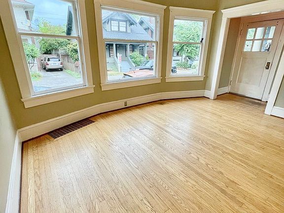 2nd image of 1430 SE 46th Ave #10282298