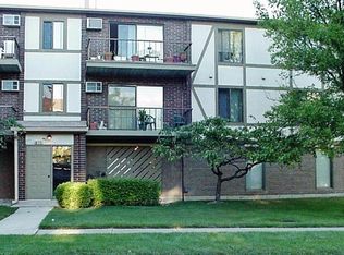 400 E Bailey Rd APT 102, Naperville, IL 60565