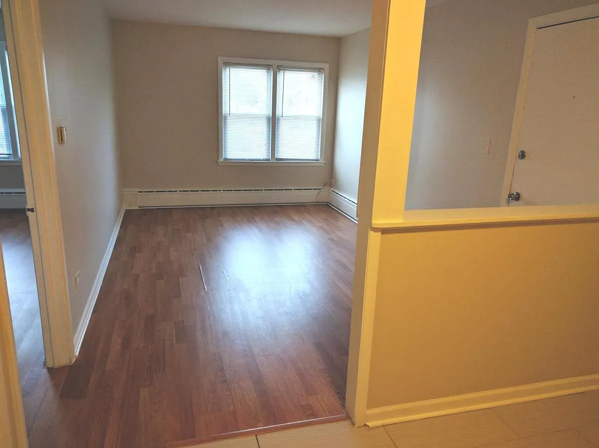 1 bed, $1,000 — Photo 2