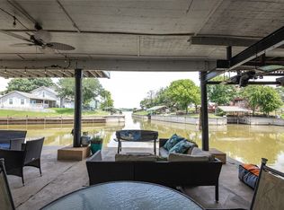 652 Harbor Dr, Azle, TX 76020