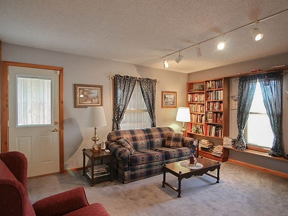 Front Living Room / Library