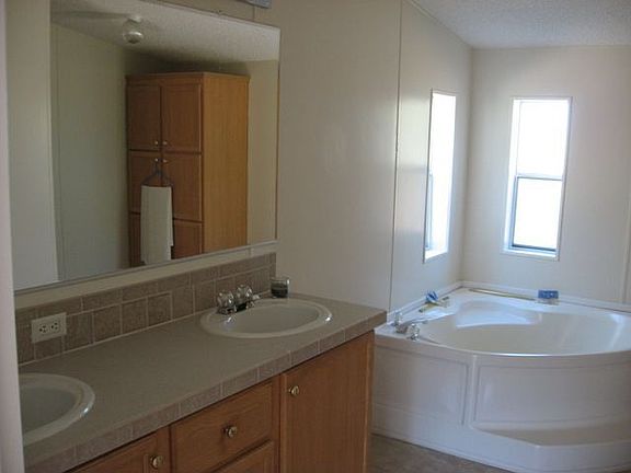 2nd image of 5756 N Irving Park Ave