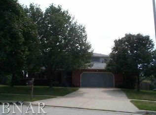 34 Chiswick Cir, Bloomington, IL 61704