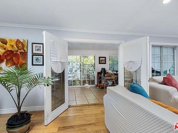 5th image of 20628 Clark St