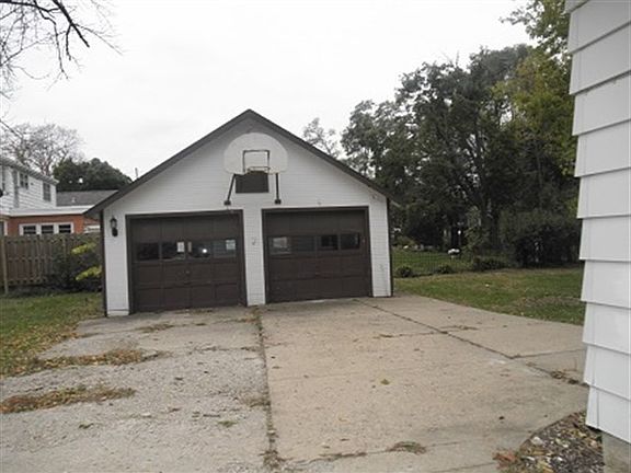2nd image of 219 E Campbell St