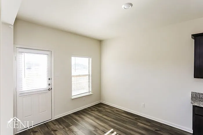 308 Micah Ln — Photo 10