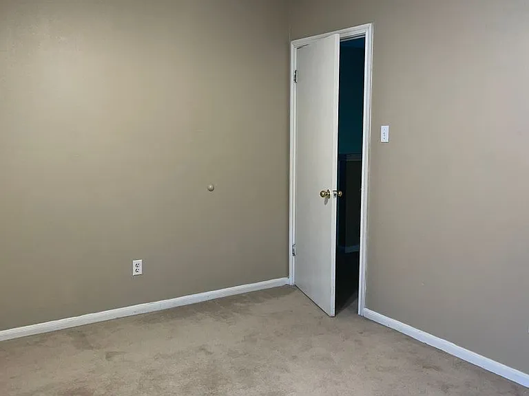 2400 Riddle Rd #B — Photo 29