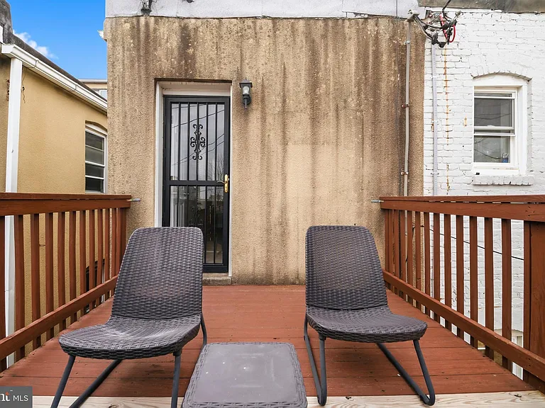 2040 Orleans St — Photo 14
